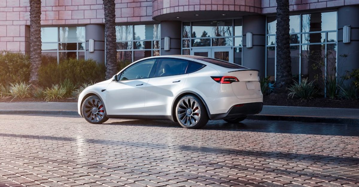 Tesla Model Y Hero 2023 - plare.
