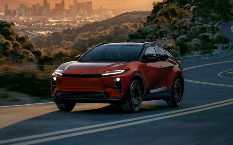 Toyota C HR EV US 1 - plare.