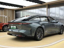 Toyota bz7 EV 5 - plare.