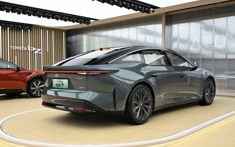 Toyota bz7 EV 5 - plare.