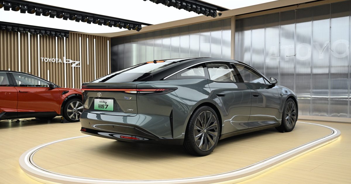 Toyota bz7 EV 5 - plare.