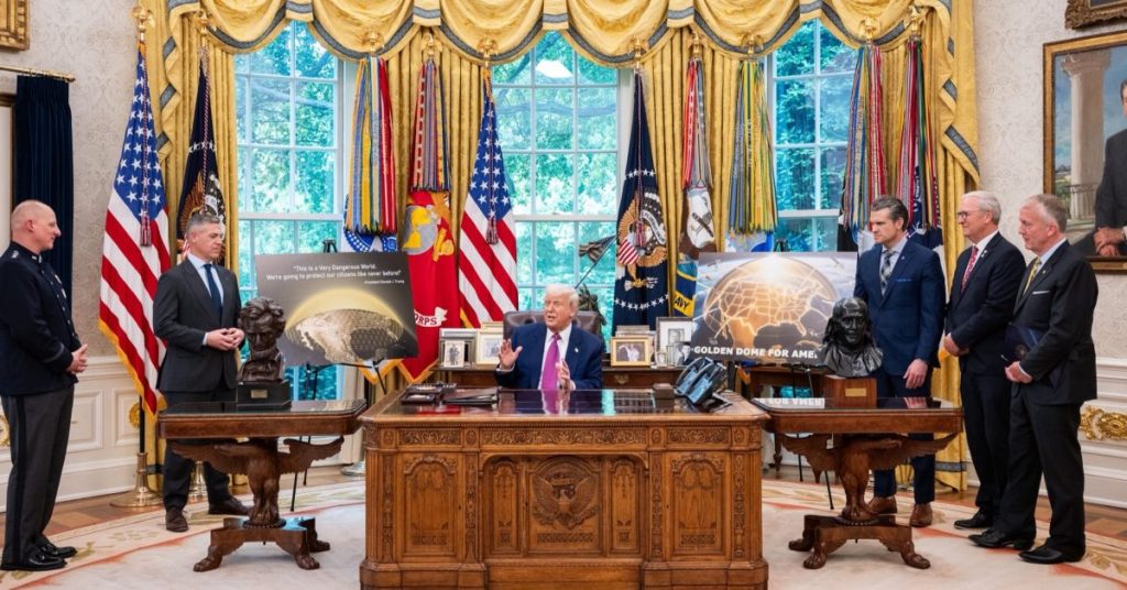 Trump relance les ambitions de défense antimissile spatiale avec le plan audacieux du ‘Golden Dome’ Trump relance les ambitions de défense antimissile spatiale avec le plan audacieux du ‘Golden Dome’