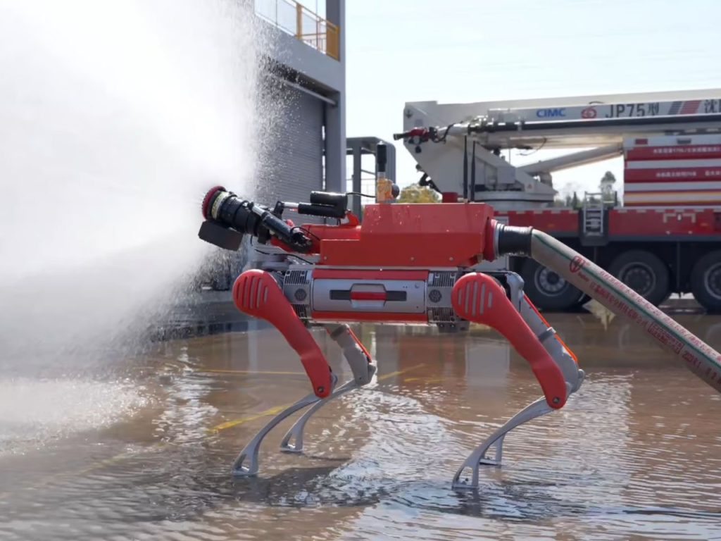 Un incroyable robot-chien Unitree B2 se transforme en héros des pompiers grâce à des mises à jour révolutionnaires !