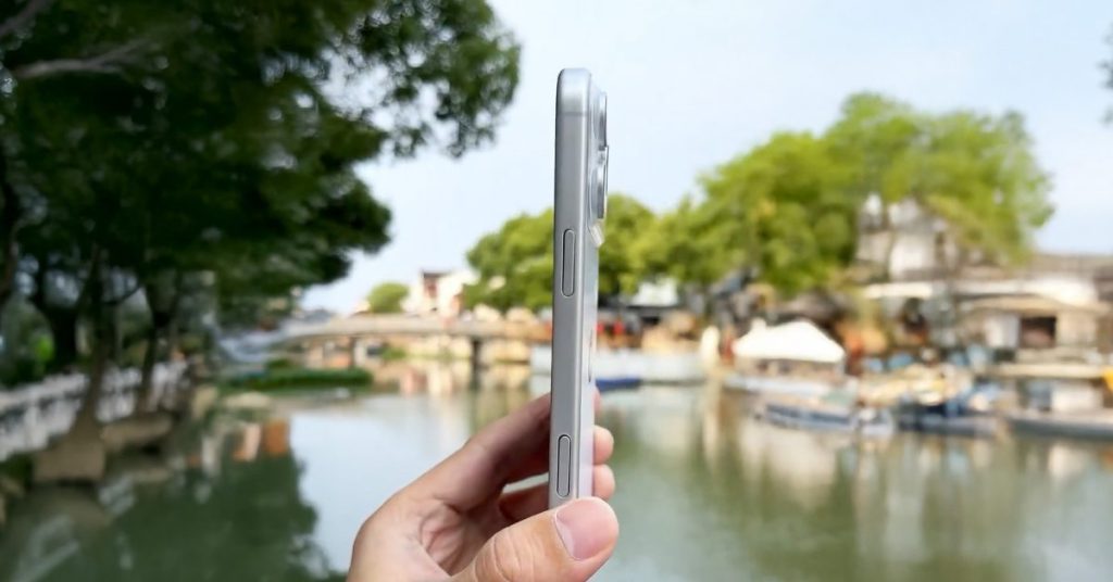 iPhone 17 Pro Max : un design plus épais et lourd révélé dans une nouvelle vidéo exclusive