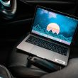 mac in car vehicle - plare.