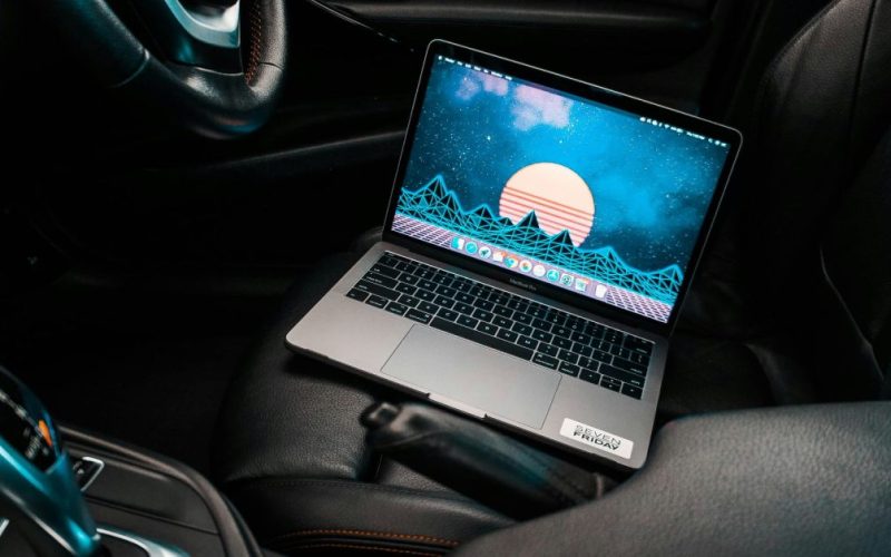 mac in car vehicle - plare.