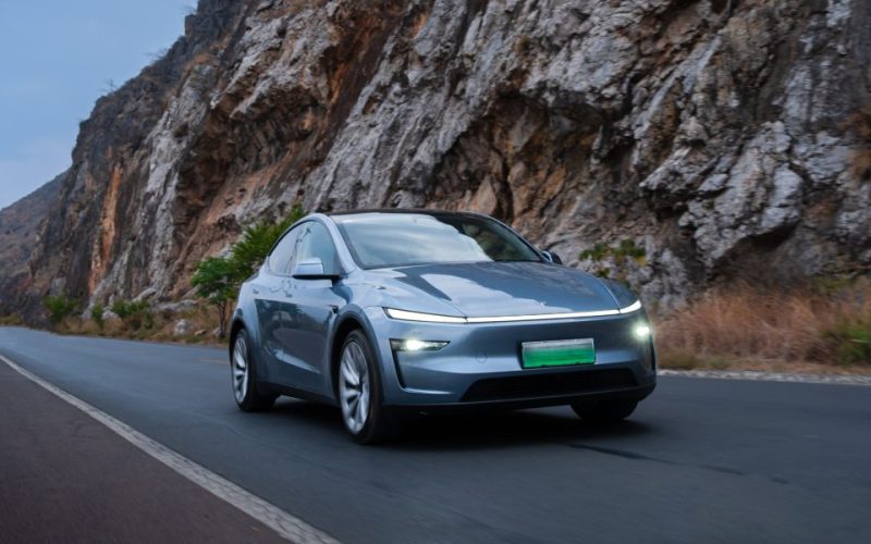 model y clue glacier b 1000x600 - plare.