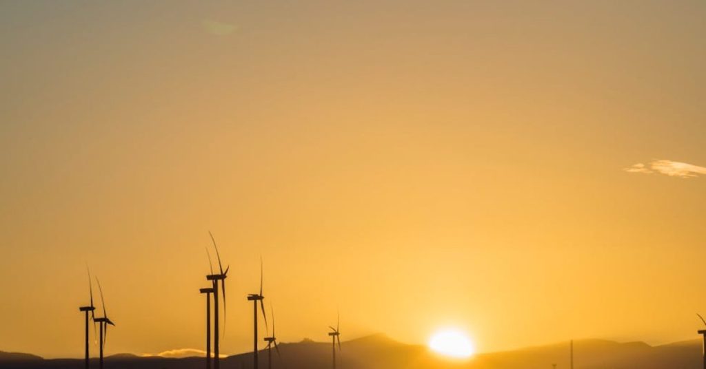 Usine éolienne et solaire aux États-Unis : une production supérieure au charbon et au nucléaire selon l’eia
