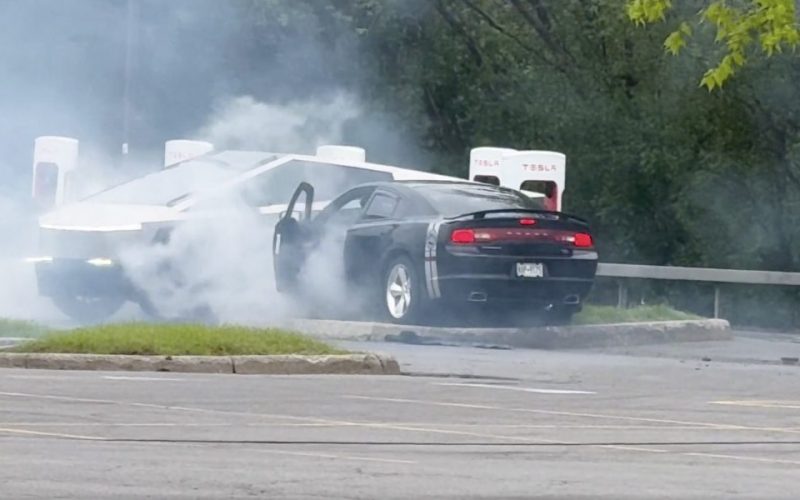 tesla ceybertruck vs dodge charger 1000x600 - plare.