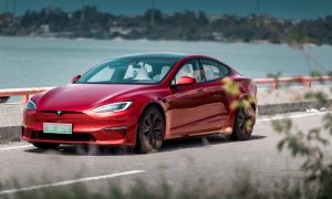tesla logo model s 1000x600 - plare.
