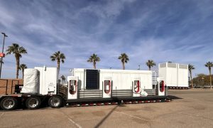 tesla mobile supercharger megapack 3 1000x600 - plare.