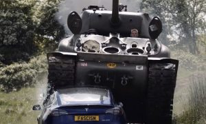 tesla model 3 vs tank 1000x600 - plare.