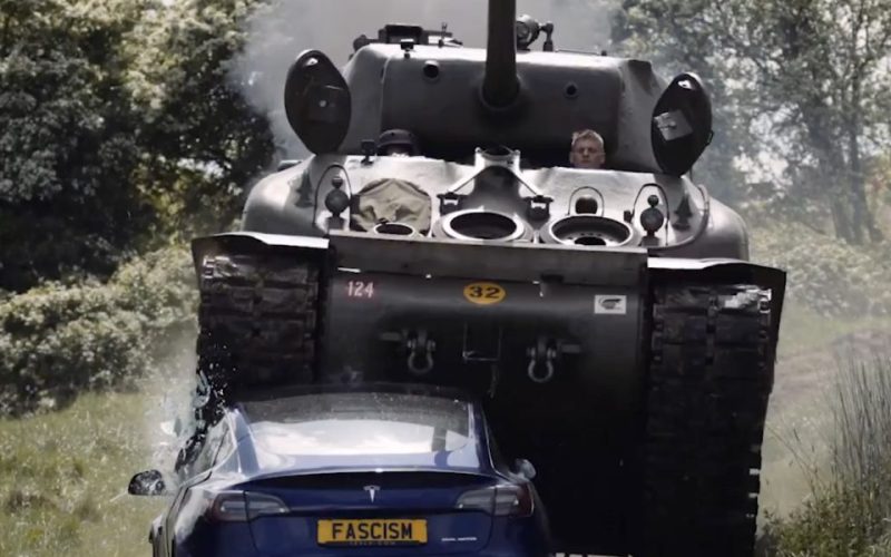 tesla model 3 vs tank 1000x600 - plare.