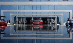 tesla model y giga texas logo 1 1000x600 - plare.