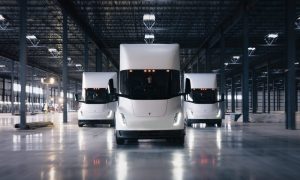 tesla semi hero logo 1000x600 - plare.