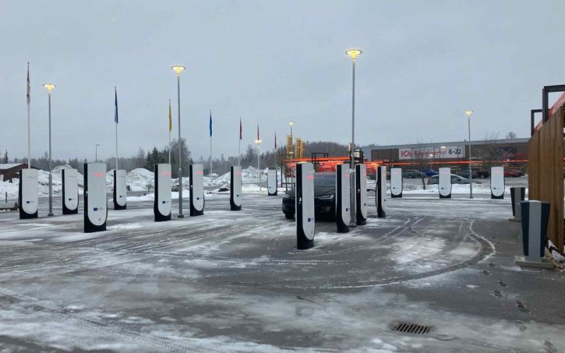 tesla supercharger sweden 1000x600 - plare.
