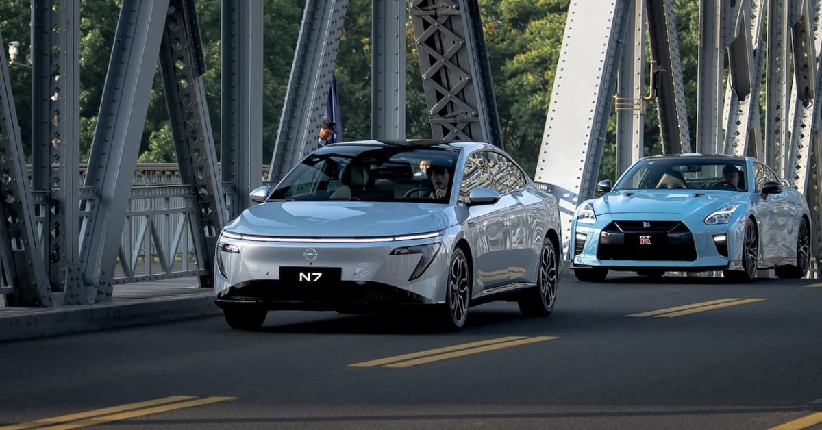 17000 Nissan EV - plare.