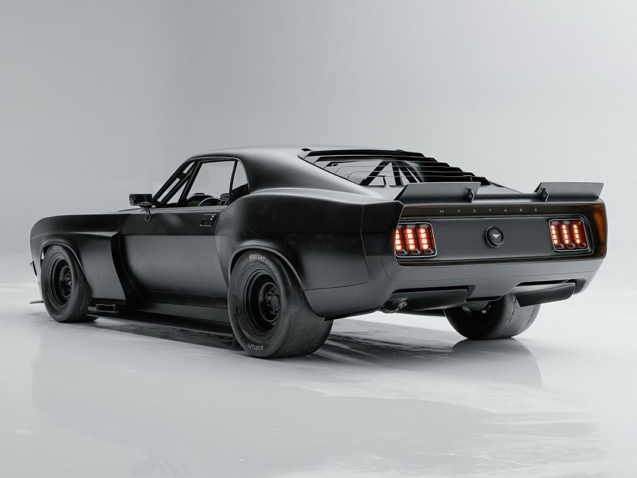 1748984895 432 Decouvrez ce Mustang Boss 302 Restomod Pret a Dominer - plare.