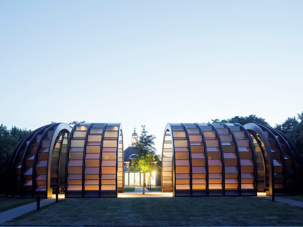 1749081896 377 Decouvrez le Chef dOEuvre Serein de Marina Tabassum au Serpentine Pavilion - plare.
