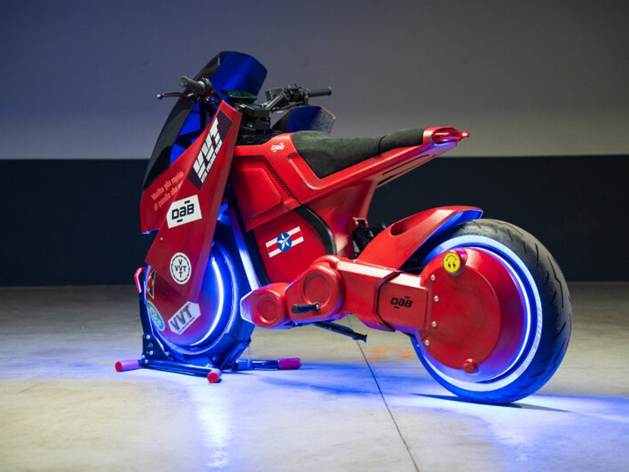 1749152961 369 Decouvrez le velo electrique futuriste de J Balvin et DAB - plare.