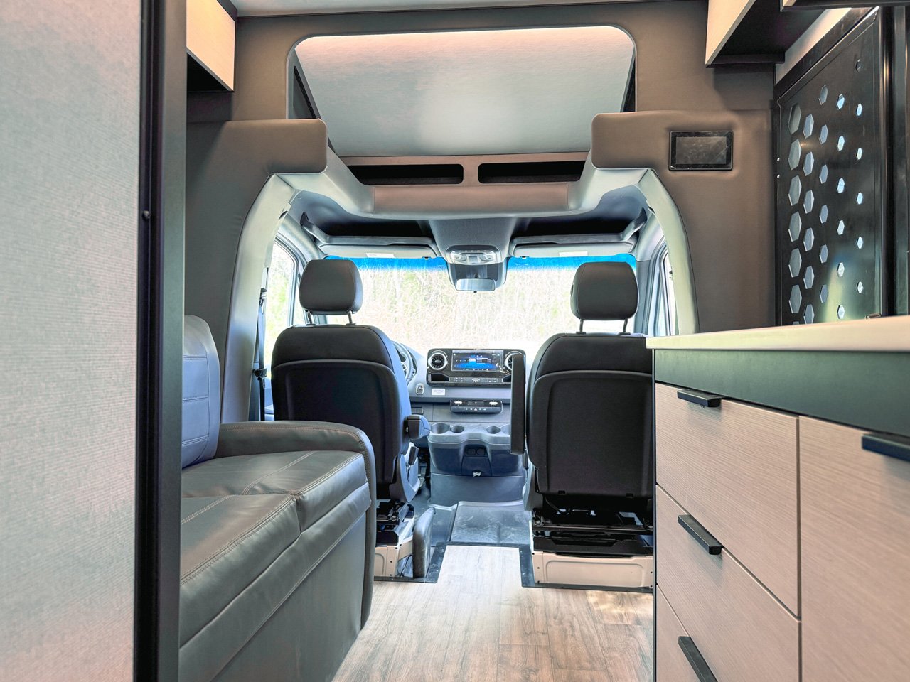 1749570892 987 Decouvrez le Tiffin Open Trail 25 AO Le Camper - plare.