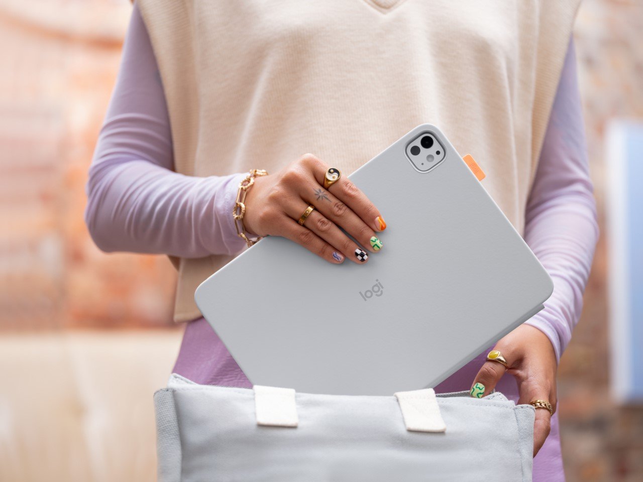 1749627135 282 Decouvrez le Tout Premier Etui 2 en 1 pour iPad de Logitech - plare.