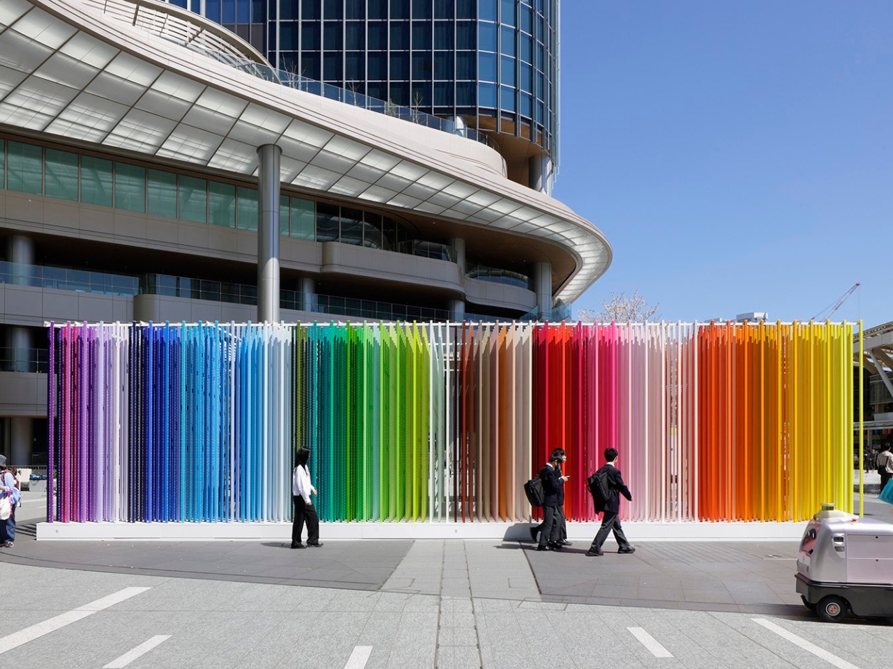1749834721 146 Decouvrez lExposition des 100 Couleurs au Takanawa Gateway City - plare.