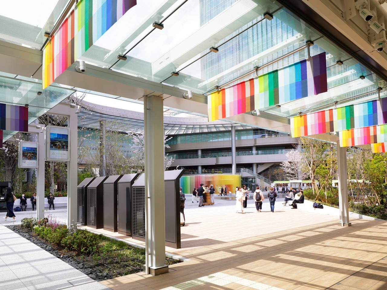 1749834723 27 Decouvrez lExposition des 100 Couleurs au Takanawa Gateway City - plare.