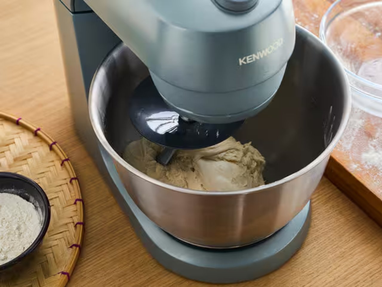 1749935612 87 Decouvrez le Kenwood Go Compact Stand Mixer loutil de - plare.