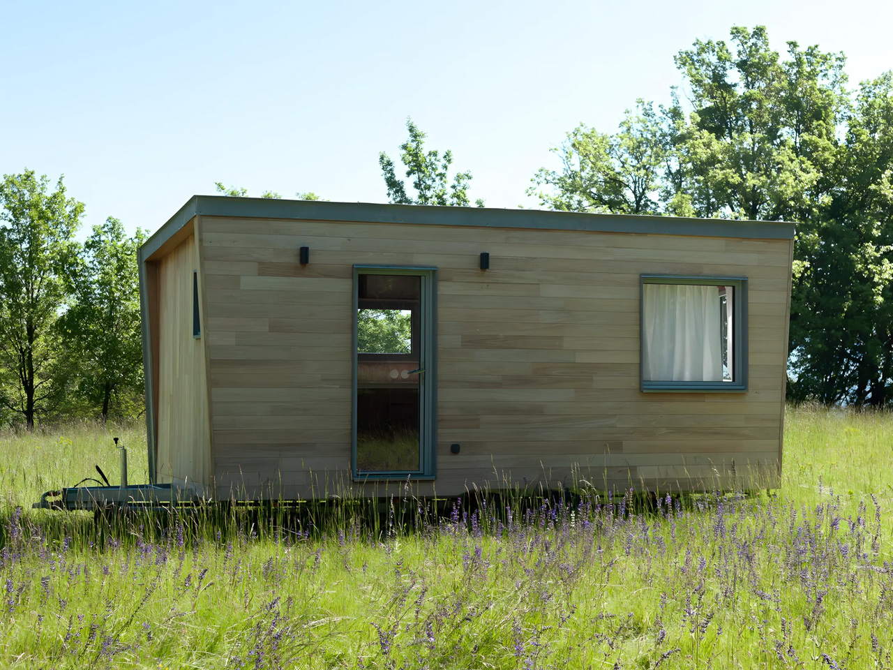 1749944335 138 Decouvrez le Chic Minimaliste Une Tiny Home Elegante et - plare.