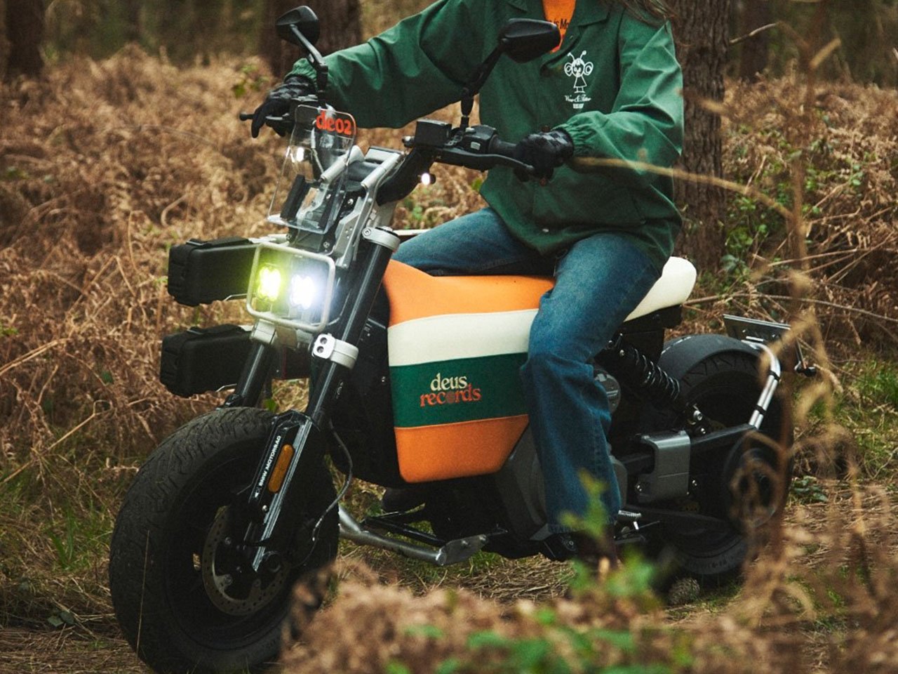 1750194597 351 Decouvrez la BMW DE 02 x Deus La moto electrique - plare.