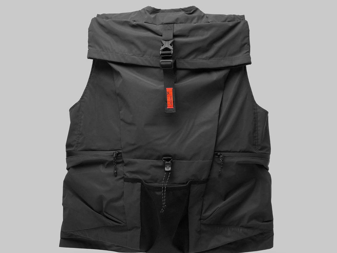1750526769 432 Decouvrez le Sac a Dos Vest qui Transforme Votre Style - plare.