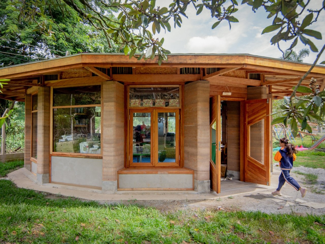 1750540532 930 Decouvrez comment une ecole durable au Bresil transforme leducation rurale - plare.