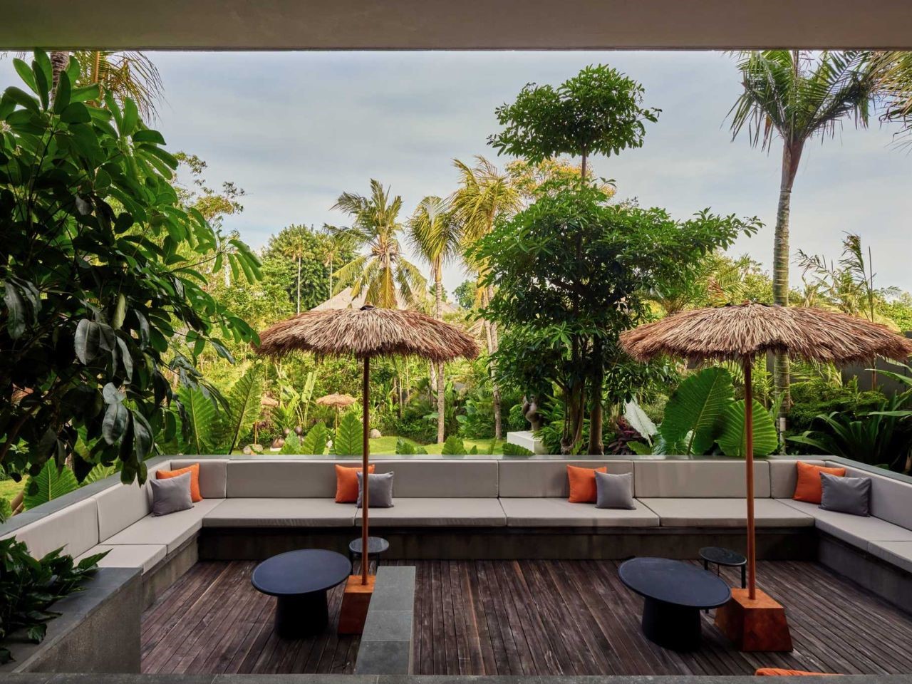 1750636891 84 Decouvrez la Maison Moderne Tropicale a Bali Toboggan Espace - plare.