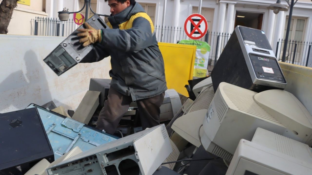 Montagne de déchets électroniques