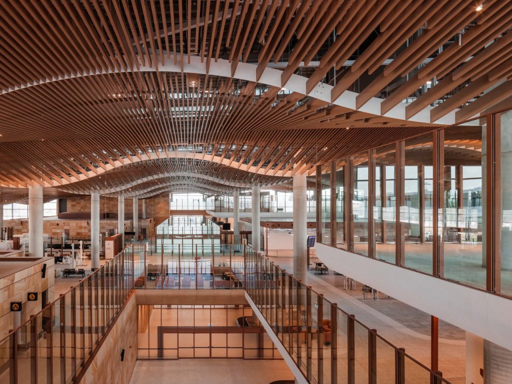 Découvrez un Voyage Inoubliable : Design Durable et Lumière Naturelle au Nouvel Aéroport International de Sydney !