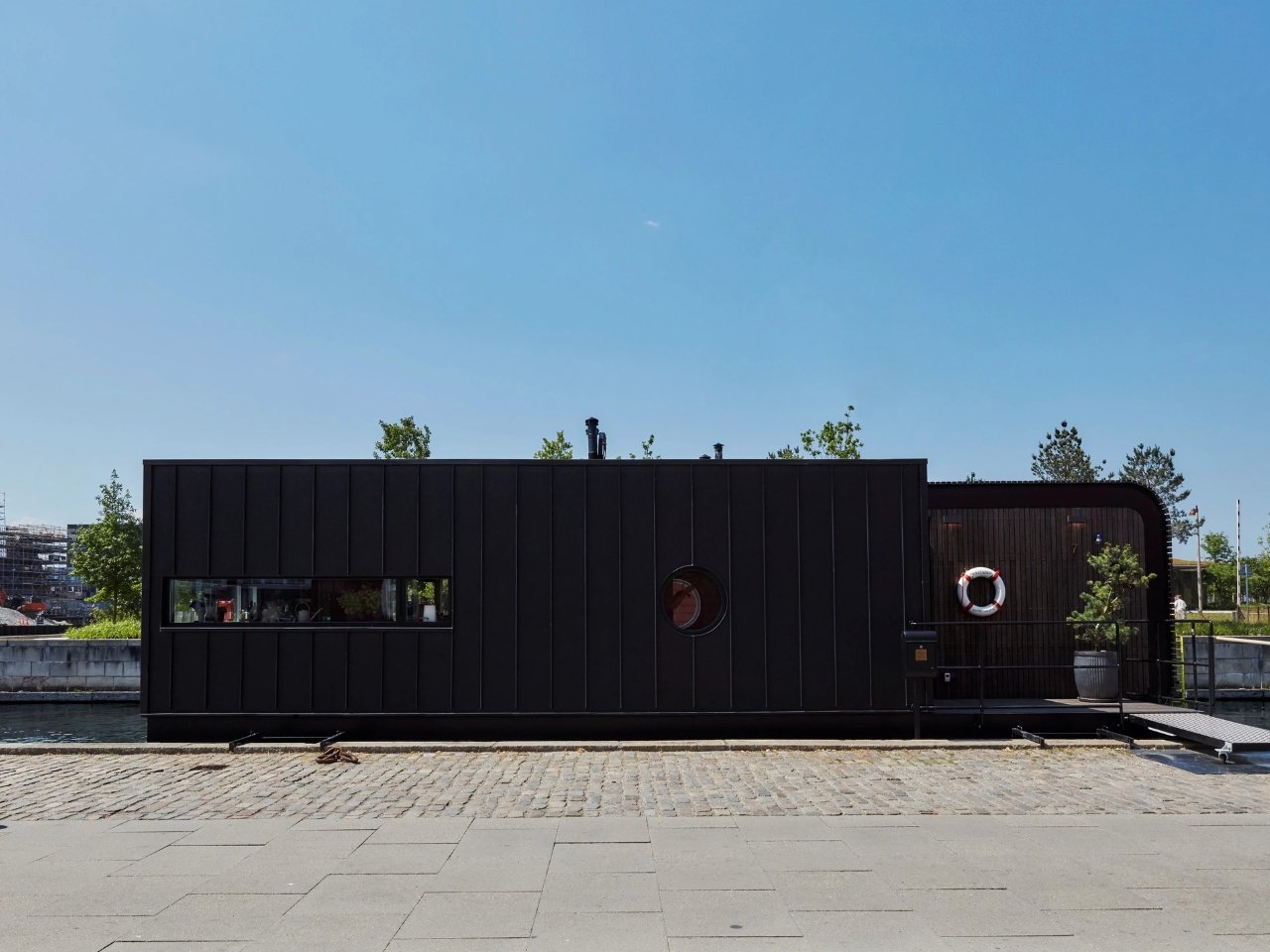 1750842272 790 Decouvrez la Maison Flottante de Copenhague Un Design Innovant - plare.