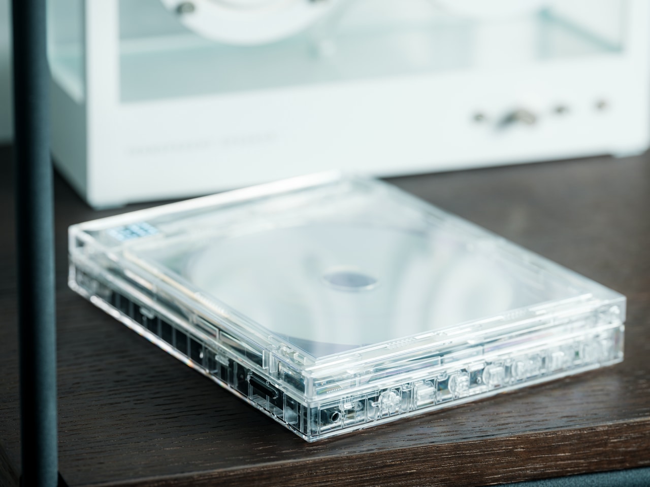 1750894973 464 Decouvrez le Lecteur CD Transparent qui Transforme Vos Albums en - plare.