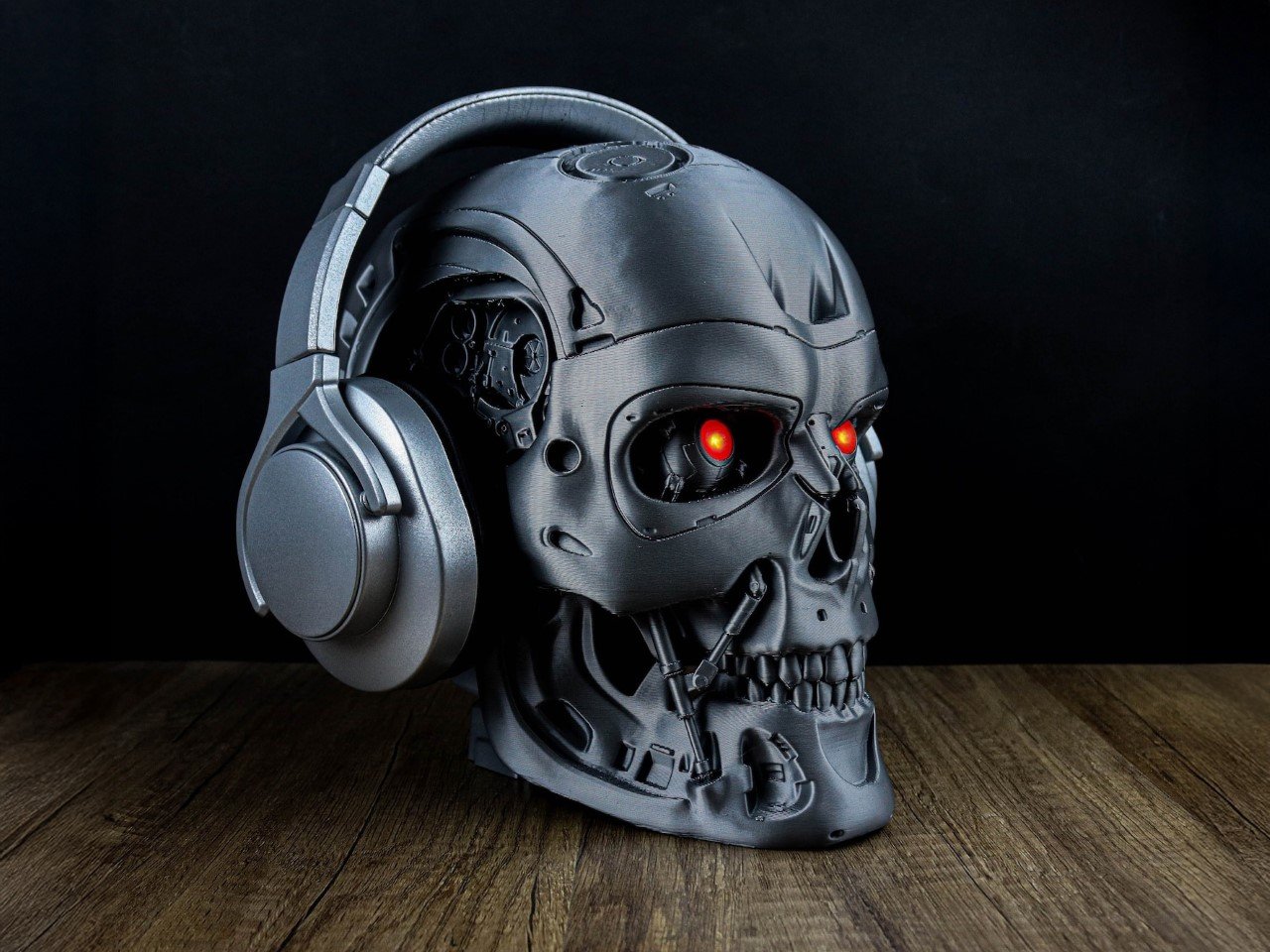 1751059628 13 Decouvrez le Support Casque Terminator T 800 LAccessoire Incontournable pour - plare.