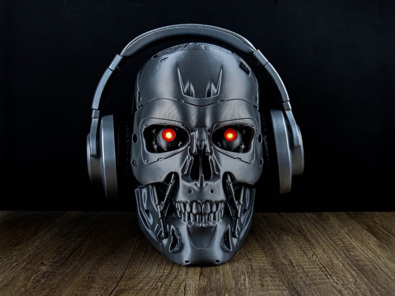 1751059628 287 Decouvrez le Support Casque Terminator T 800 LAccessoire Incontournable pour - plare.