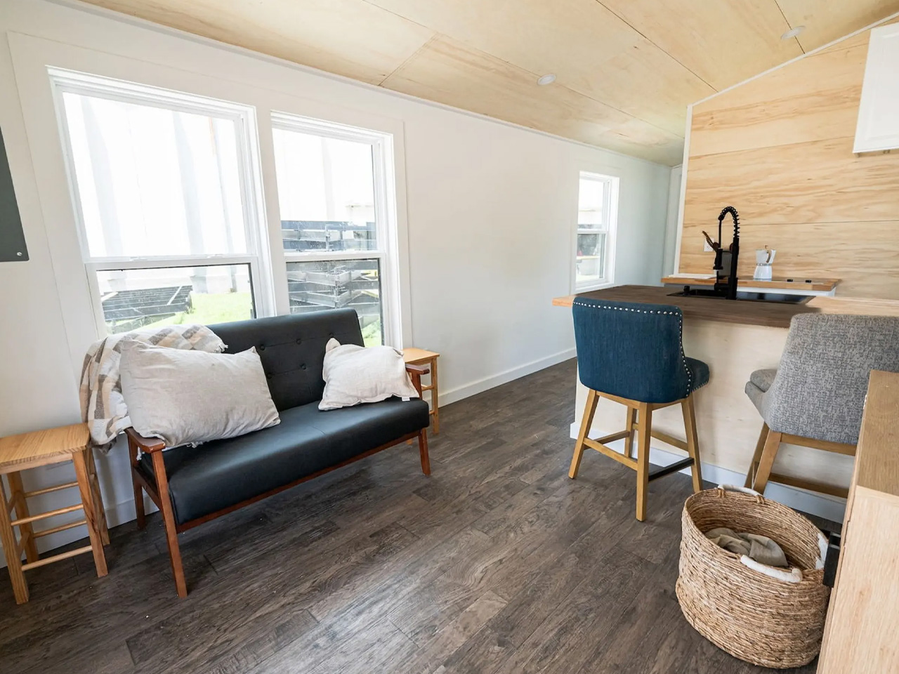 1751068596 761 Decouvrez cette Tiny House Spacieuse au Design Minimaliste Confort - plare.