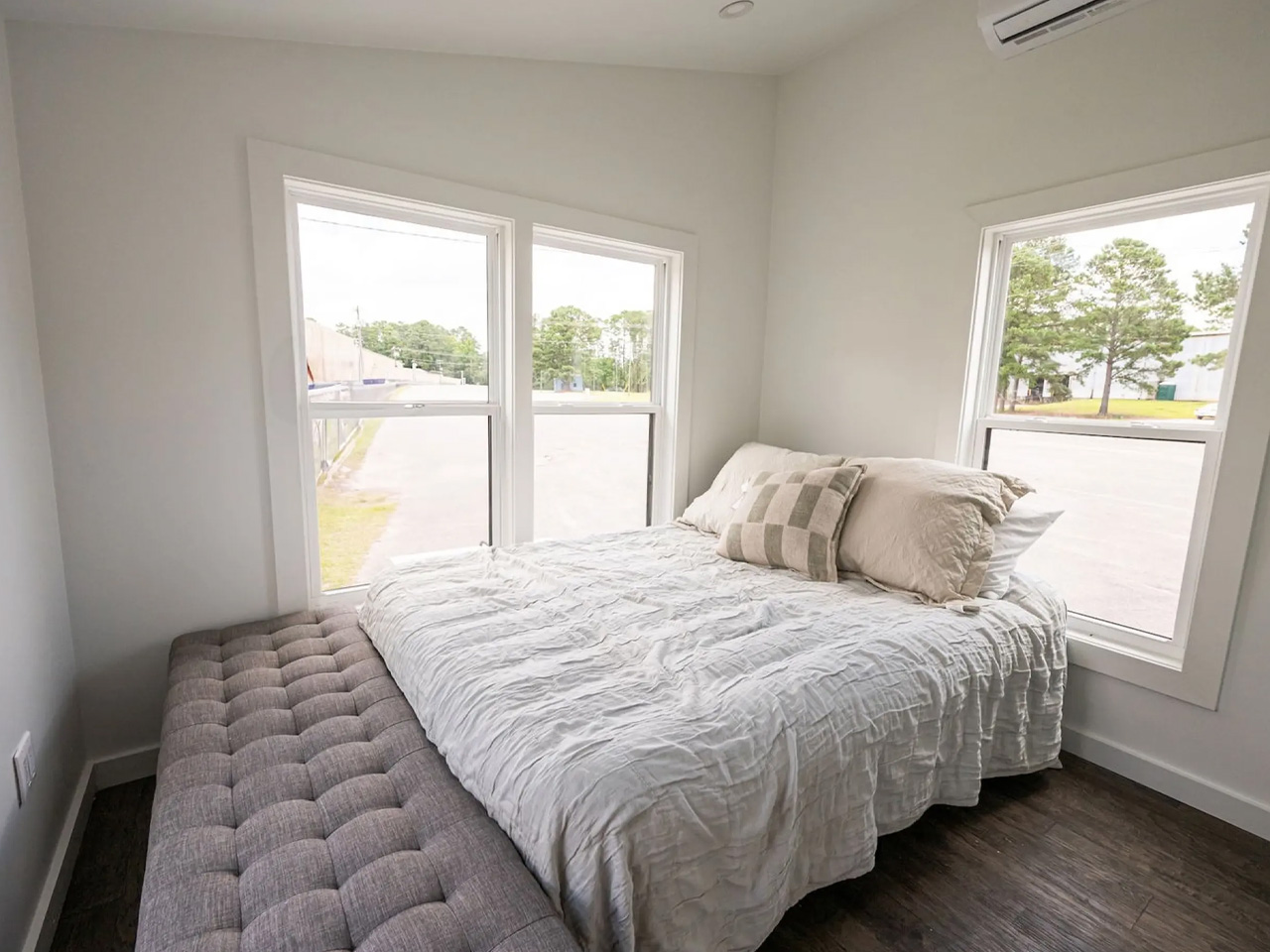 1751068600 631 Decouvrez cette Tiny House Spacieuse au Design Minimaliste Confort - plare.