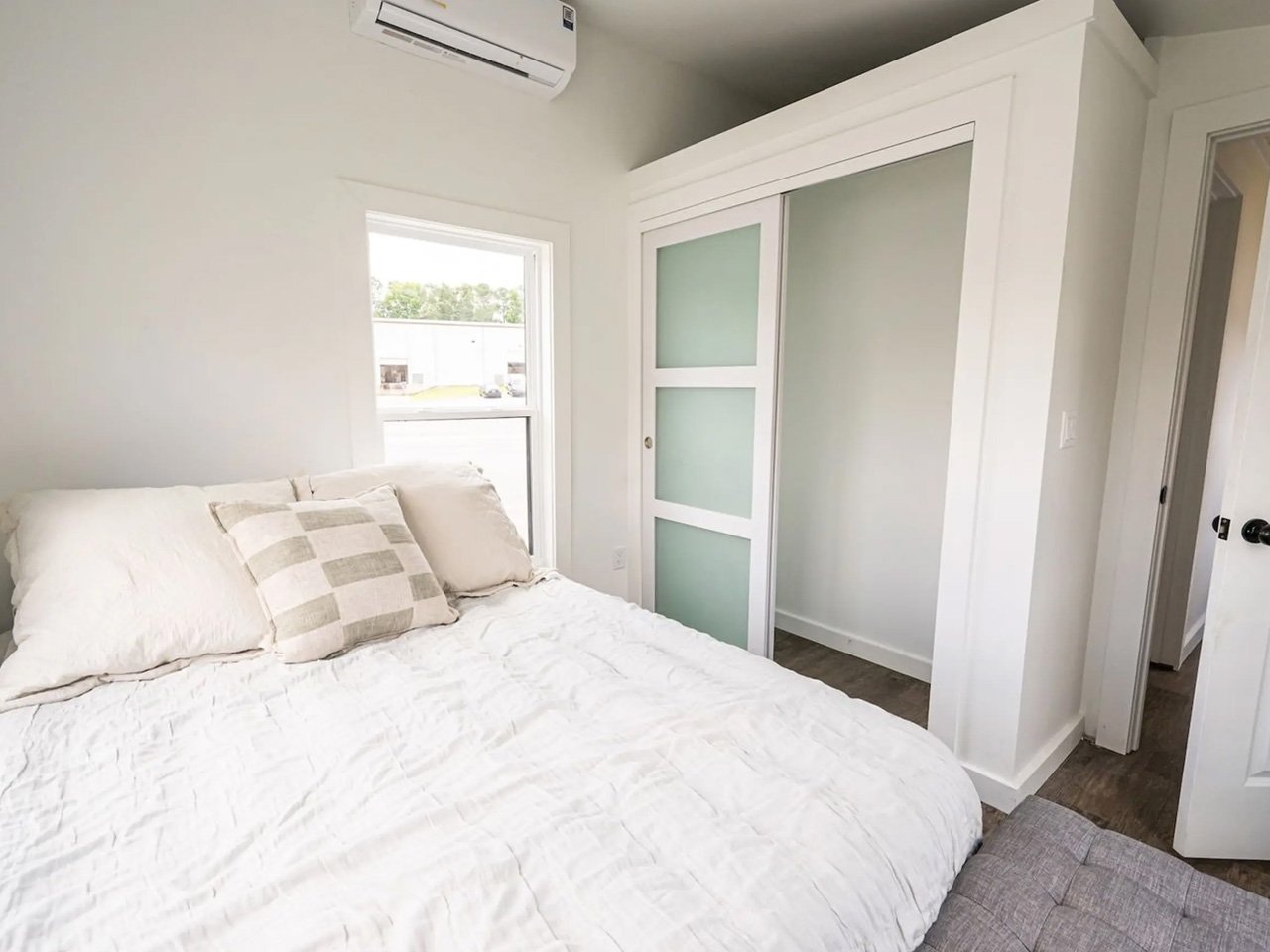1751068600 68 Decouvrez cette Tiny House Spacieuse au Design Minimaliste Confort - plare.
