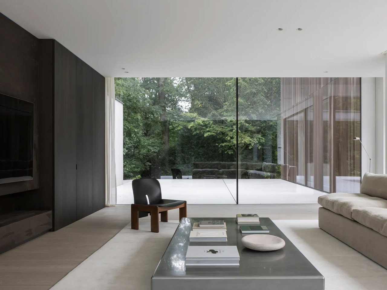 1751113178 847 Decouvrez ce Magnifique Home en Beton et Verre Votre - plare.