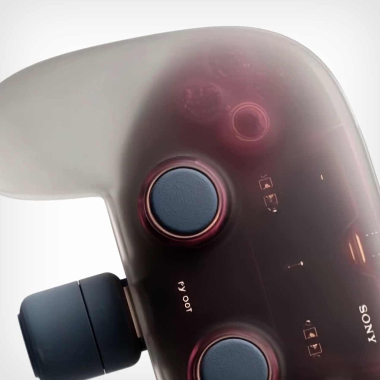 1751217690 516 Decouvrez le Controleur de Jeu Sony Un Design Translucide - plare.