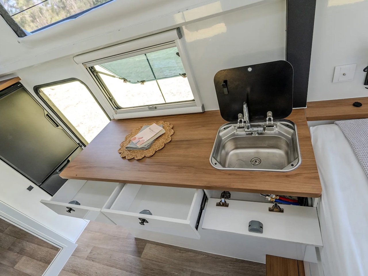 1751298374 648 Decouvrez le Lifestyle Camper Iconn E4 XK Le Trailer - plare.
