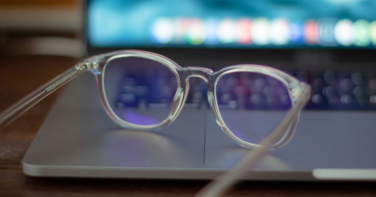 Apple Glasses race heats up as Meta changes its headset plans - plare.