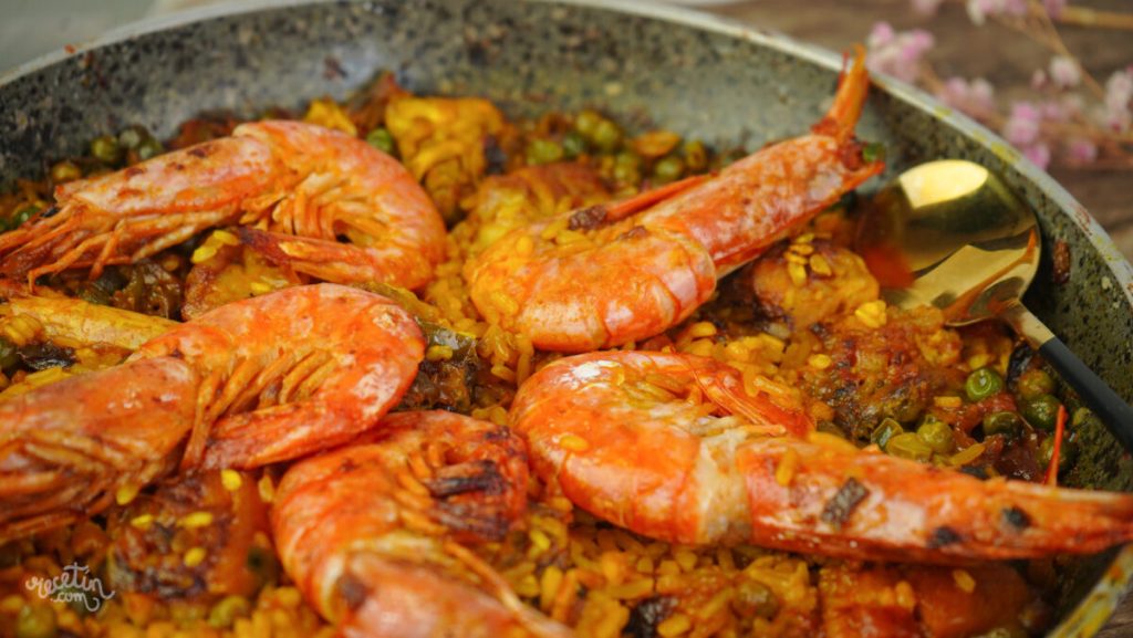 Arroz con pollo et gambones : la recette espagnole incontournable pour un dîner savoureux