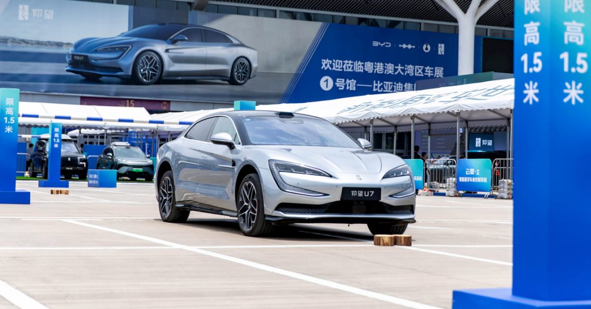 BYD luxury EV Ferrari - plare.