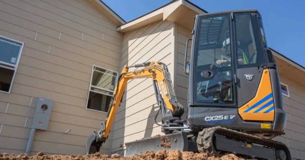 Case élargit sa gamme avec un nouveau mini excavateur électrique compact idéal pour les chantiers urbains
